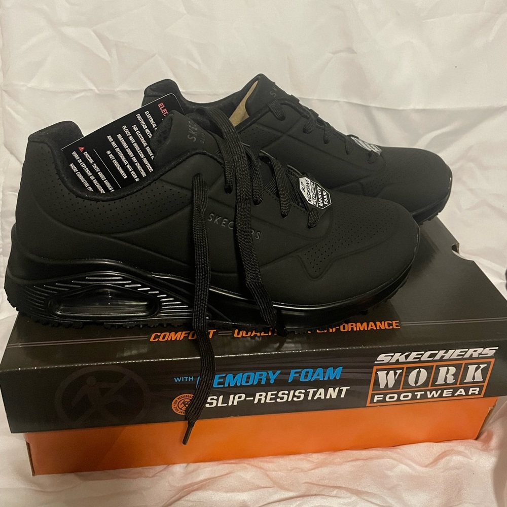 Womens size 8.5 Skechers Work Footwear Black